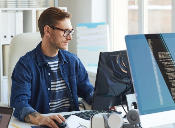 Sviluppatore_web_chi_è_cosa_fa_e_quanto_guadagna